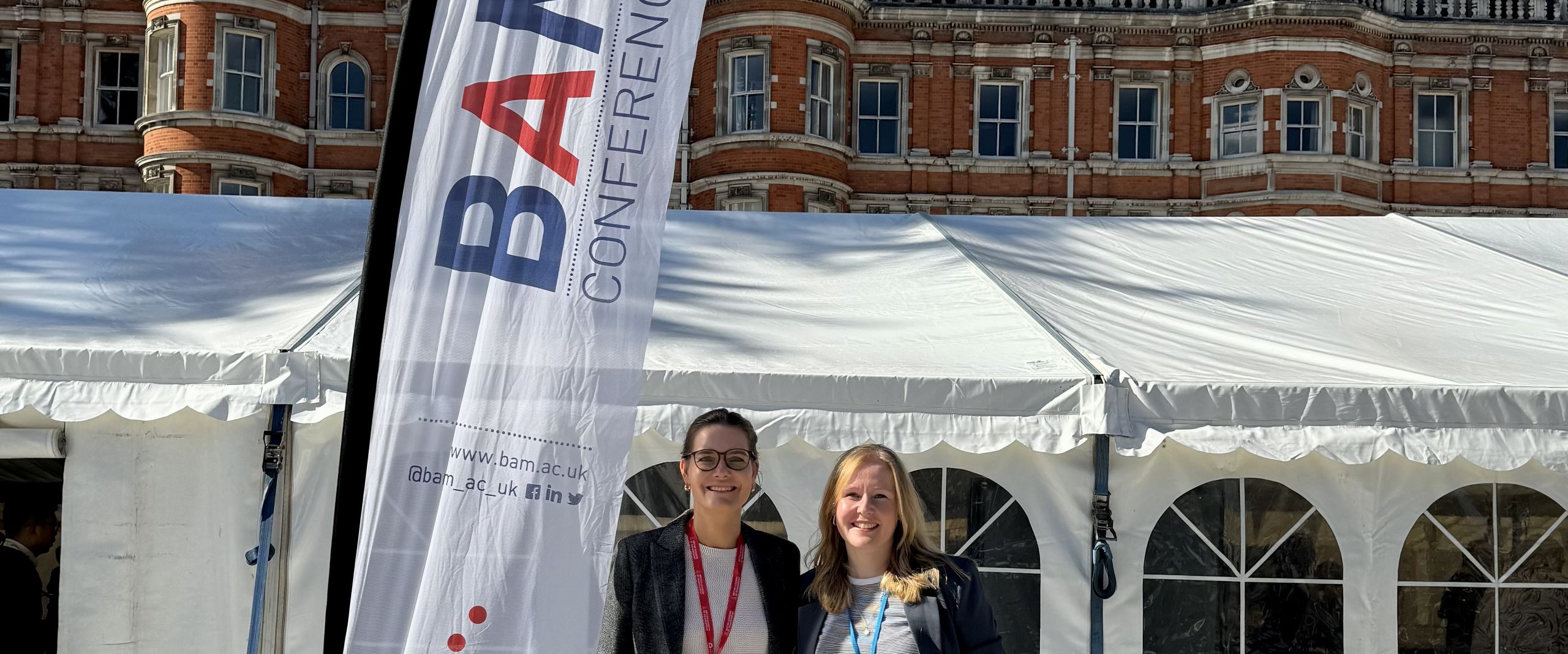 2026_BAM_Conference London Leena Pundt und Clara Schulte-Vorwick bei der BAM