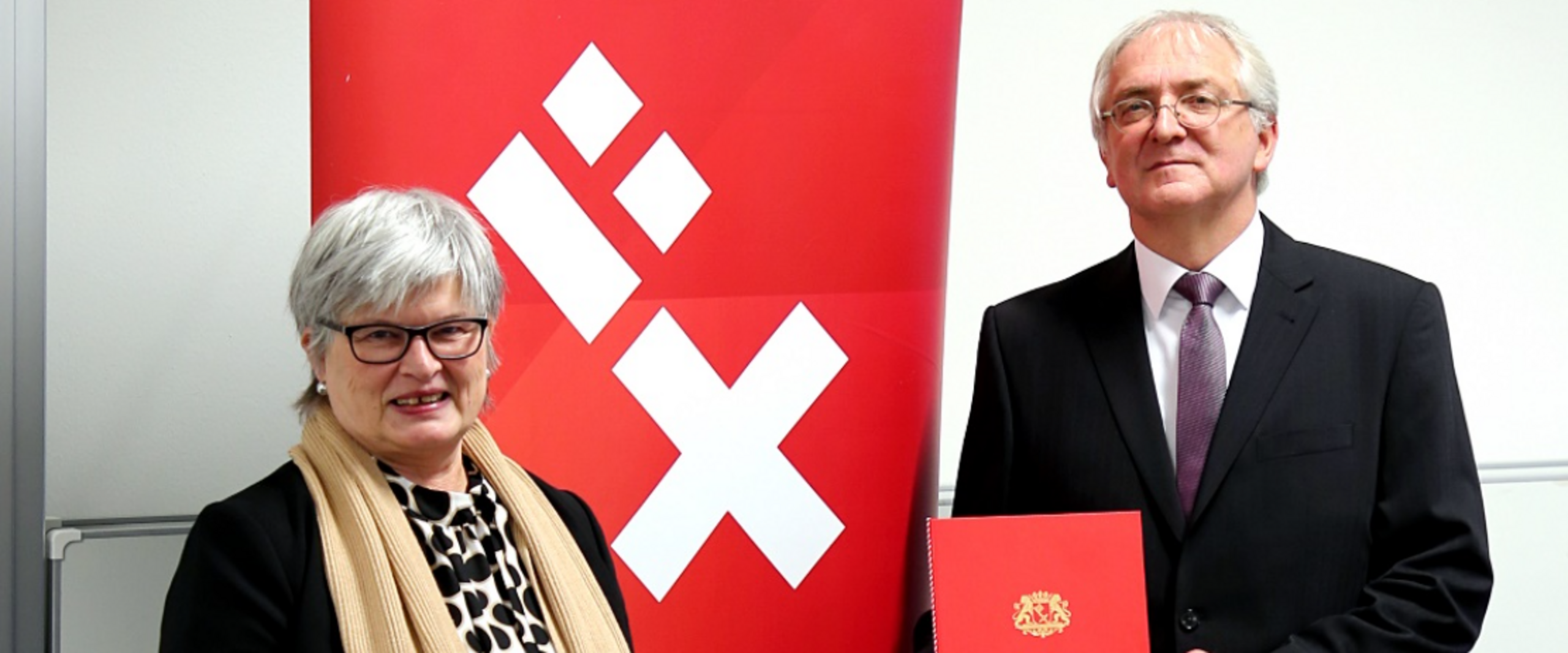 Neuer Honorar Professor