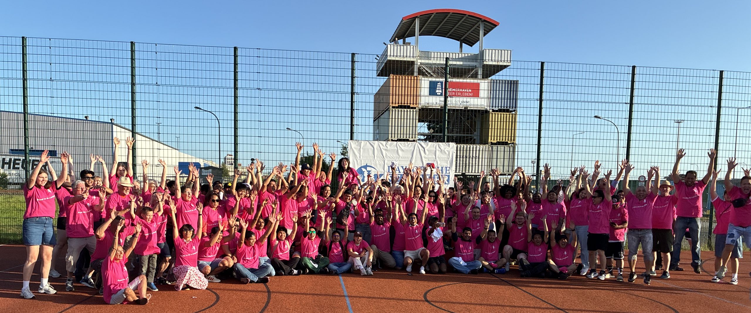 Gruppenbild mit M&auml;nnern und Frauen