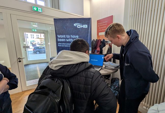OHB Vertreter ber&auml;t Studiernden