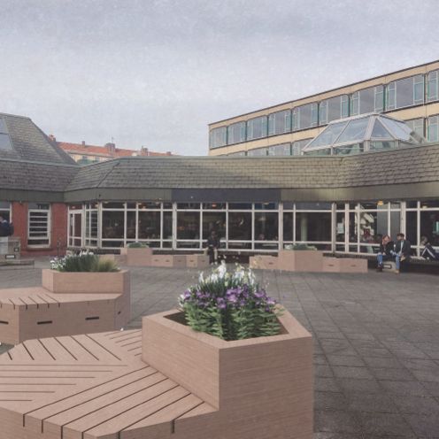 Grafik zeigt Holzm&ouml;bel mit Gr&uuml;n auf dem Vorplatz der Mensa