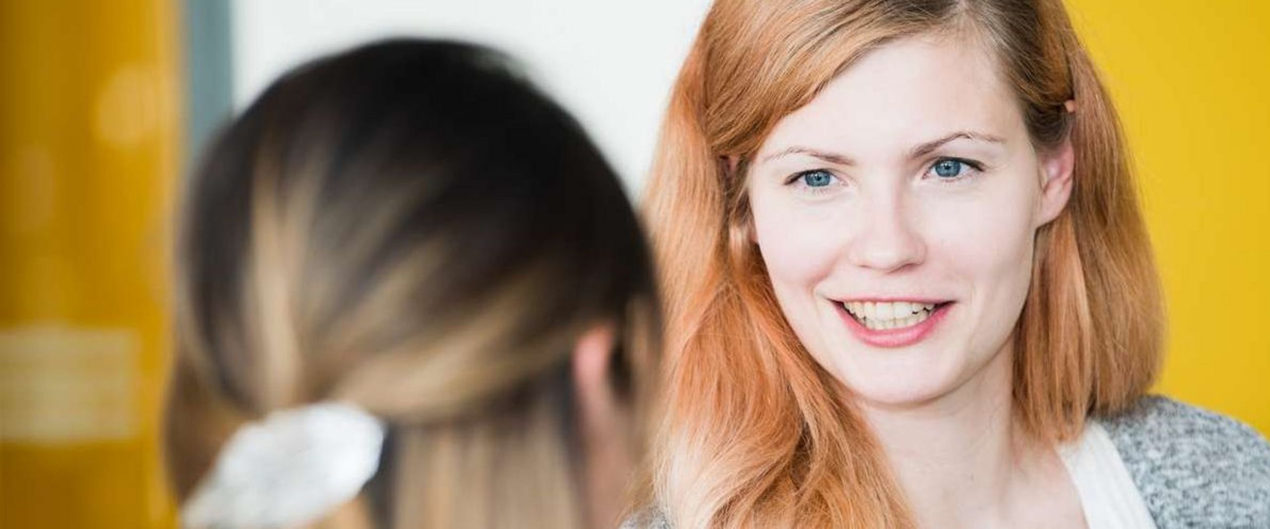 Zwei Frauen im Gespräch