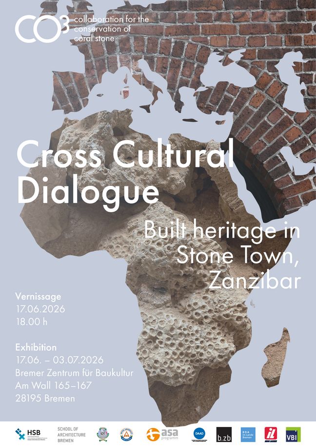 Plakat zur Ausstellung @HSB Ausstellungsplakat „Cross Cultural Dialogue – Built Heritage in Stone Town, Zanzibar“ mit einer Collage aus Korallenstein und historischem Backsteinmauerwerk in Form des afrikanischen Kontinents. Das Motiv verweist auf den interkulturellen Austausch und den Erhalt des gebauten Kulturerbes in Sansibars Stone Town.