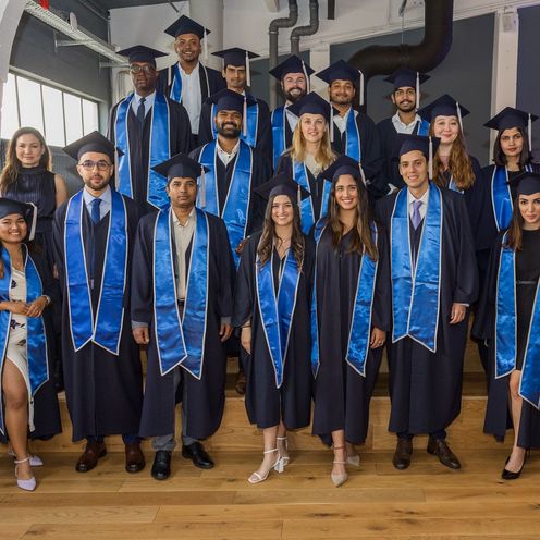 Gruppenbild mit M&auml;nnern und Frauen