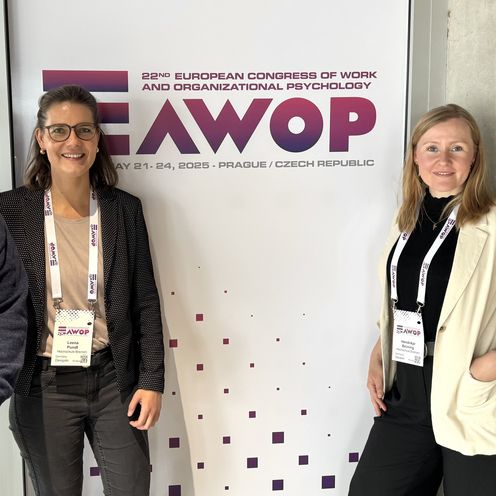 Dr. Hendrikje Br&uuml;ning, Prof. Dr. Leena Pundt und Prof. Dr. Armin Varmaz pr&auml;sentieren Forschungsergebnisse auf Konferenz in Prag