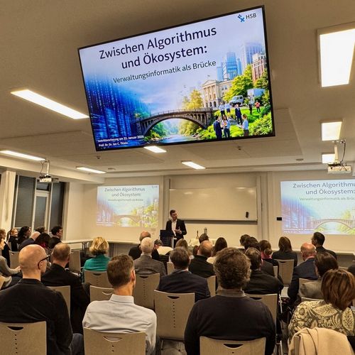 Das Bild zeigt Zuh&ouml;rende bei der Antrittsvorlesung von Prof. Dr. Jan Thiele beim Fakult&auml;tstag der Fakult&auml;t 1 im Januar 2026.