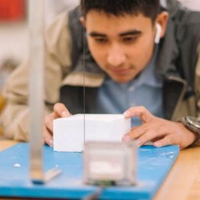 Studierende im Makerspace