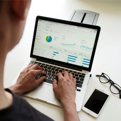 Ein Bild, welches eine Datenberarbeitung darstellt