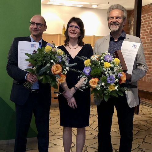 Gruppenfoto der Preistr&auml;ger Tilo Linz und Andreas Spillner mit der Vorsitzenden des Preiskuratoriums Maud Schlich.