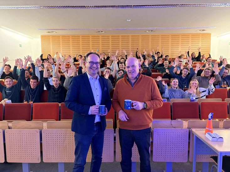 Prof. Dirks, Prof. Apel: Vortragende des 2. Veranstaltung vor dem Publikum