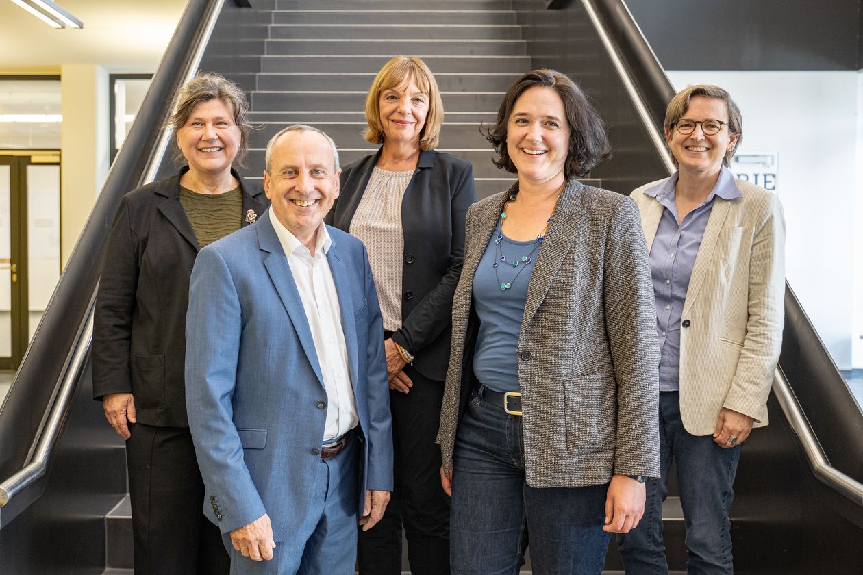 20230919_Erster Besuch Senatorin Staatsrätin HSB Gruppenbild mit Mann und Frauen