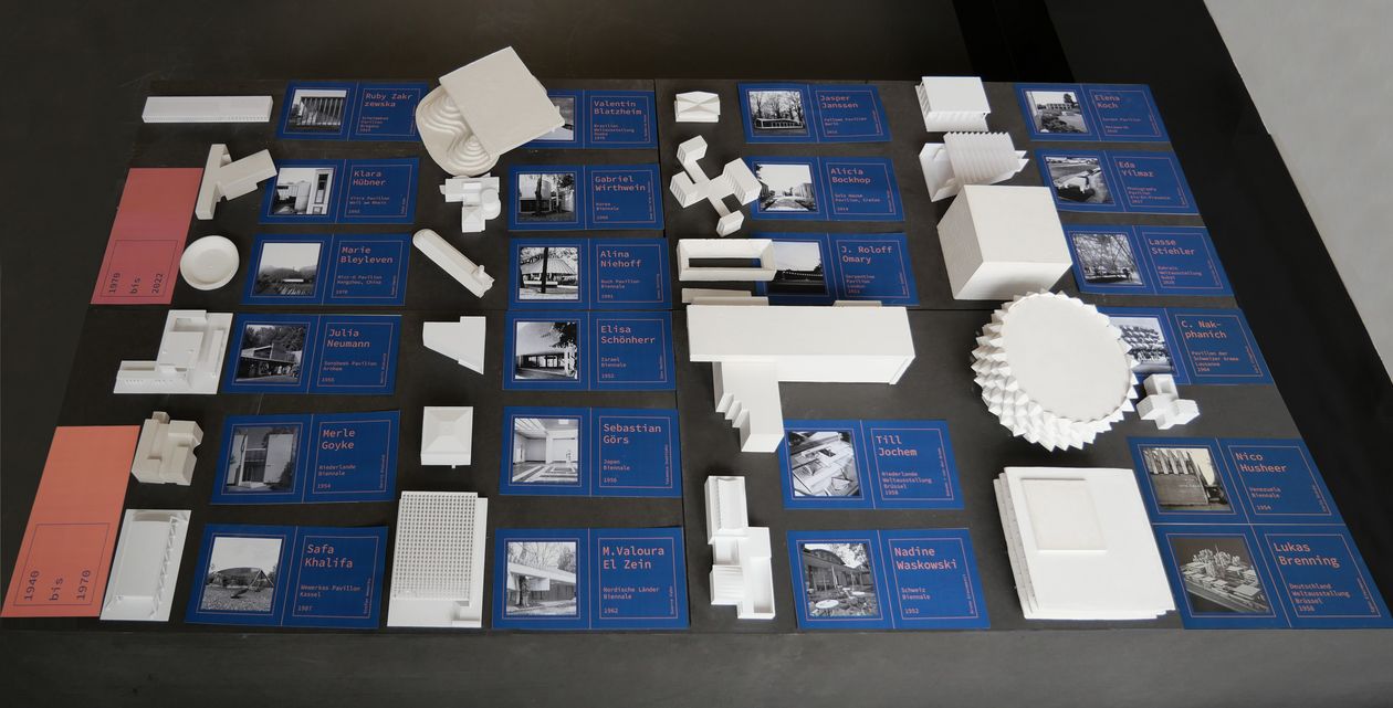Gipsmodelle von Pavillons der Studierenden aus den Jahren 1940 bis 2022 zu Thema Architektur im internationalen Kontext.