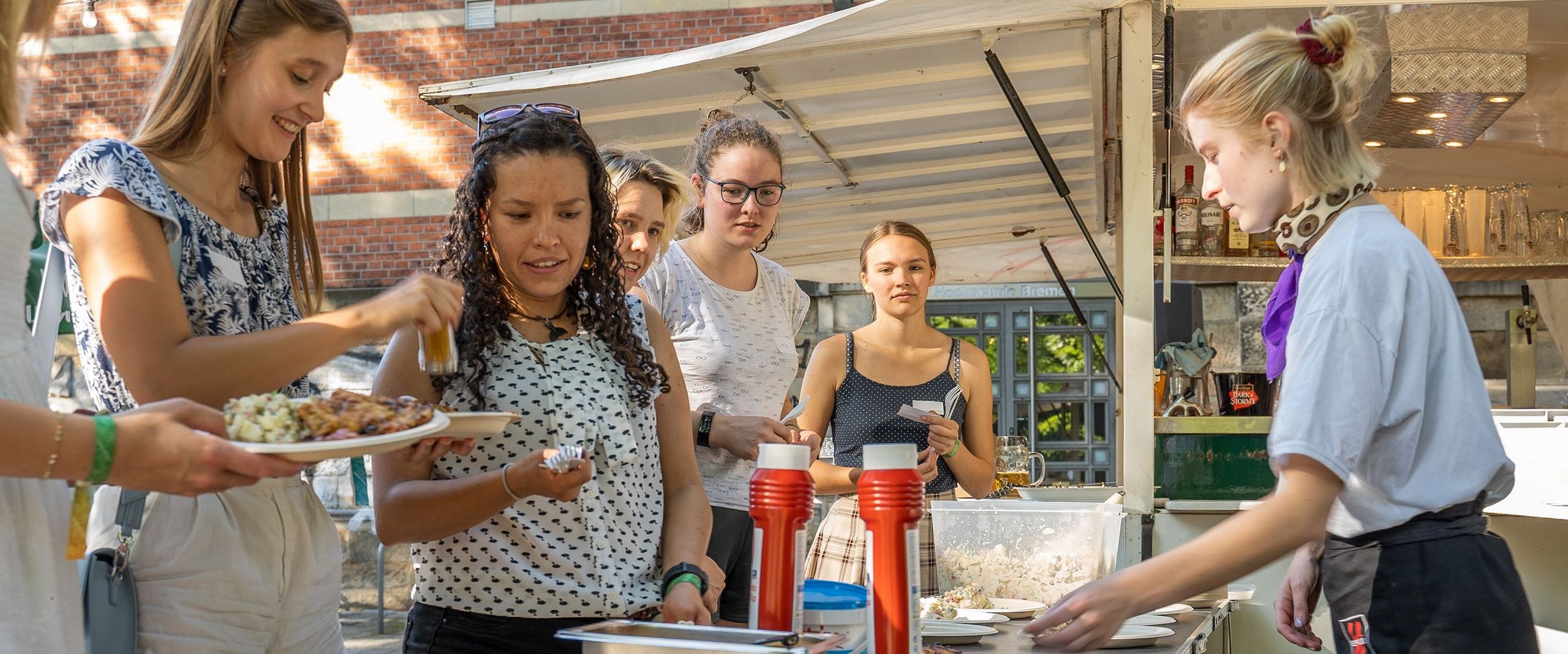 Studentinnen beim makeMINT-Sommerfest