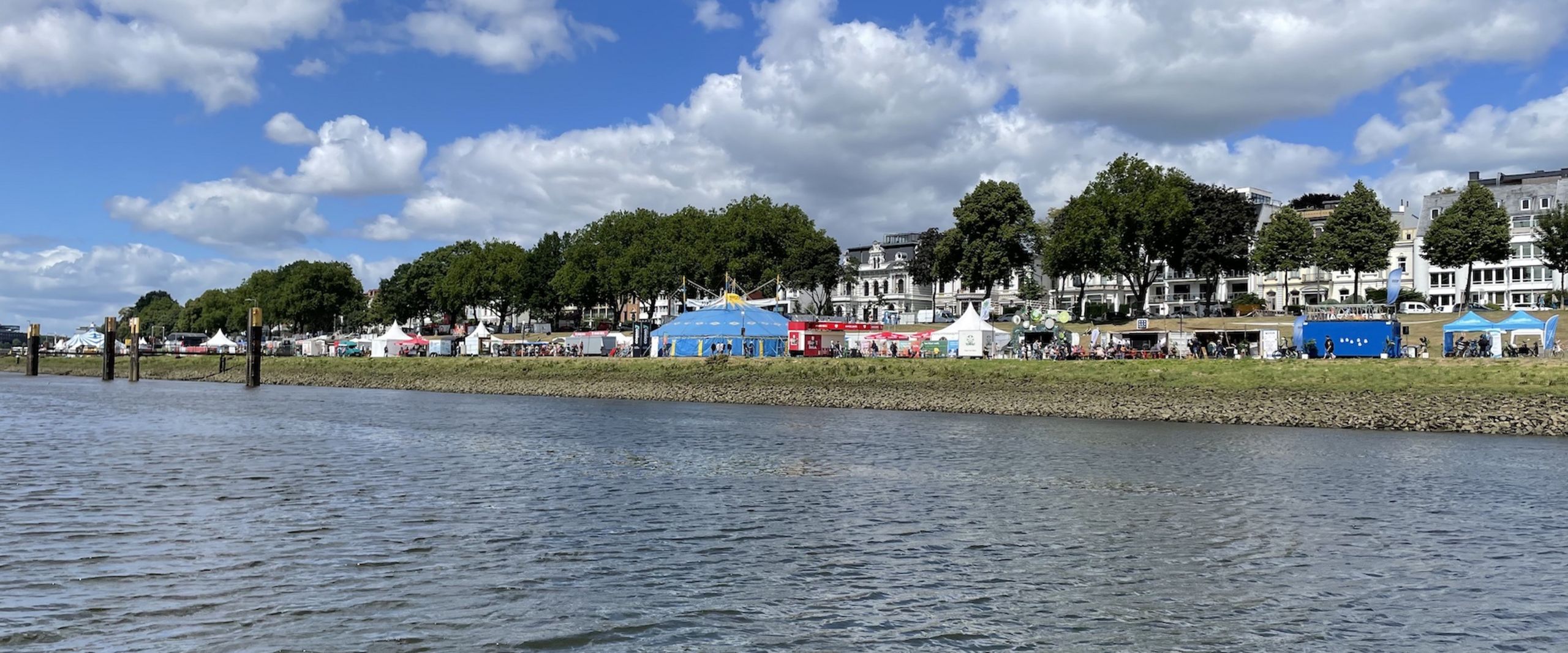 Breminale-2022 Breminale von der Weser aus gesehen