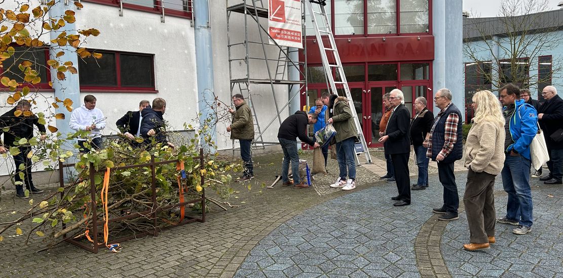 Praktiker-Tag für Sachsen-Anhalt in Staßfurt am 08.11.2025, Foto-12, Motiv: Totholz bündeln 1