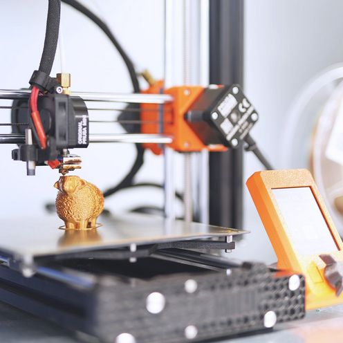 3D-Drucker im FreiRaum@HSB, der 3D-Drucker druckt ein Schaf