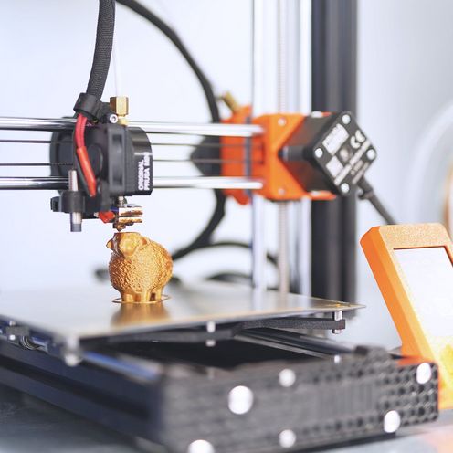 3D-Drucker im FreiRaum@HSB, der 3D-Drucker druckt ein Schaf