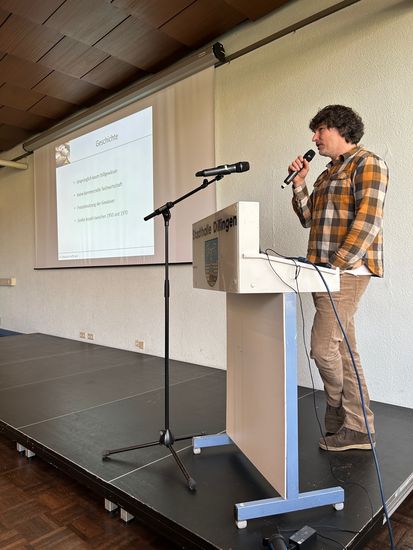 _Verbandsbiologe-Dr-Sebastian-Hoffmann_vom_Fischereiverband-Saarland__h&auml;lt eine Vortrag auf dem Praktiker-Tag_Saarland-in-Dillingen am 07.02.26