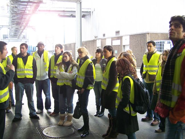 Unternehmensbesuch in einer Fabrik