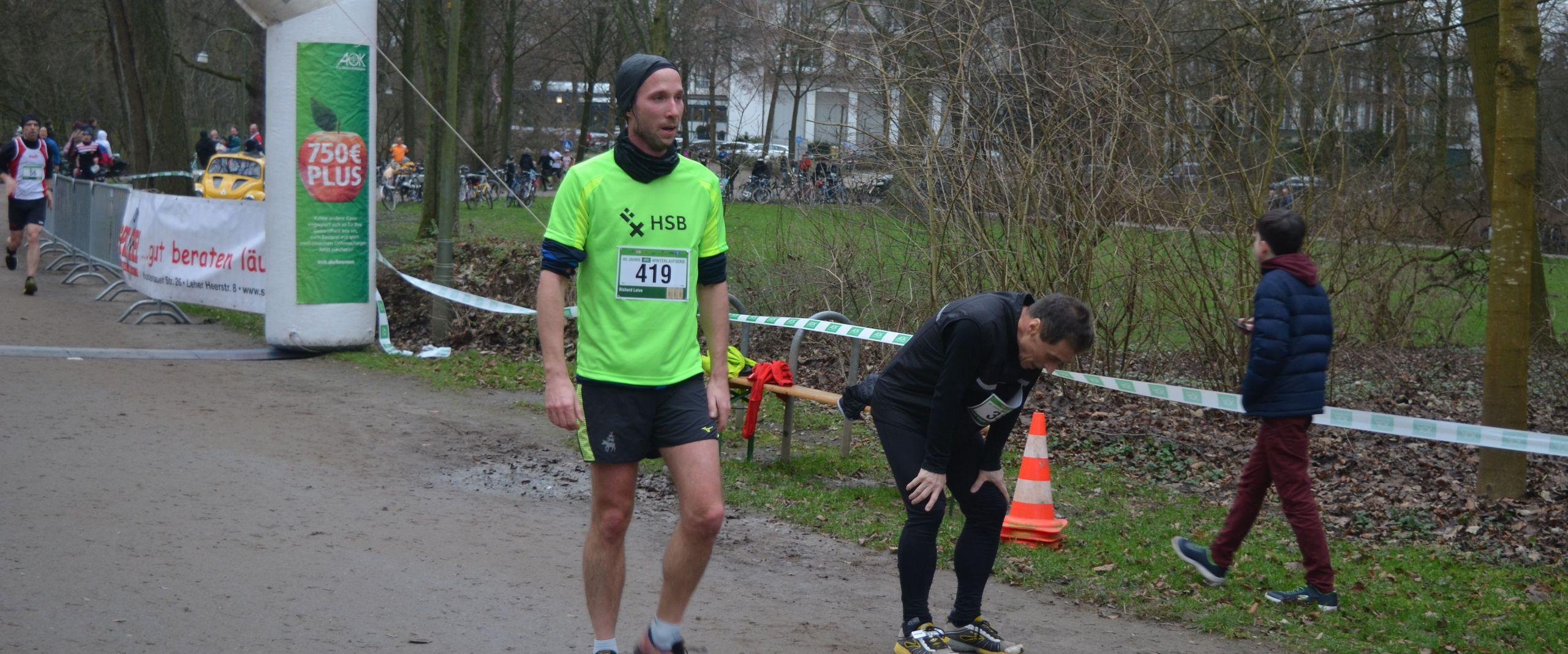 L&auml;ufer:innen im Bremer B&uuml;rgerpark.