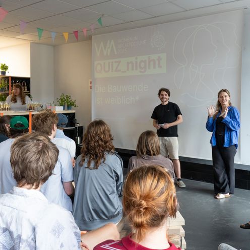 Mit zahlreichen G&auml;sten und Projektbeteiligten er&ouml;ffneten Studierende der Hochschule Bremen am 18. Juni das Caf&eacute; des Women in Architecture Festivals (WIA) in der AB- Galerie am Neustadtswall: Foto: HSB/ B. Sch&uuml;rkamp