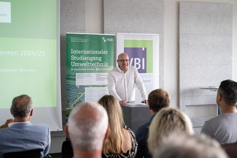 In seinem Grußwort betonte Olaf Bosenius, Stellvertretender Vorsitzender des Verband Beratender Ingenieure VBI, die Bedeutung sich gemeinsam für eine starke Consulting und Planungswirtschaft einzusetzen. Foto: HSB / Louisa Windbrake