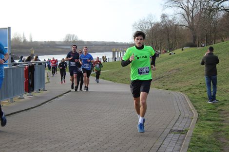 L&auml;ufer:innen beim Bremer Silvesterlauf 2019.