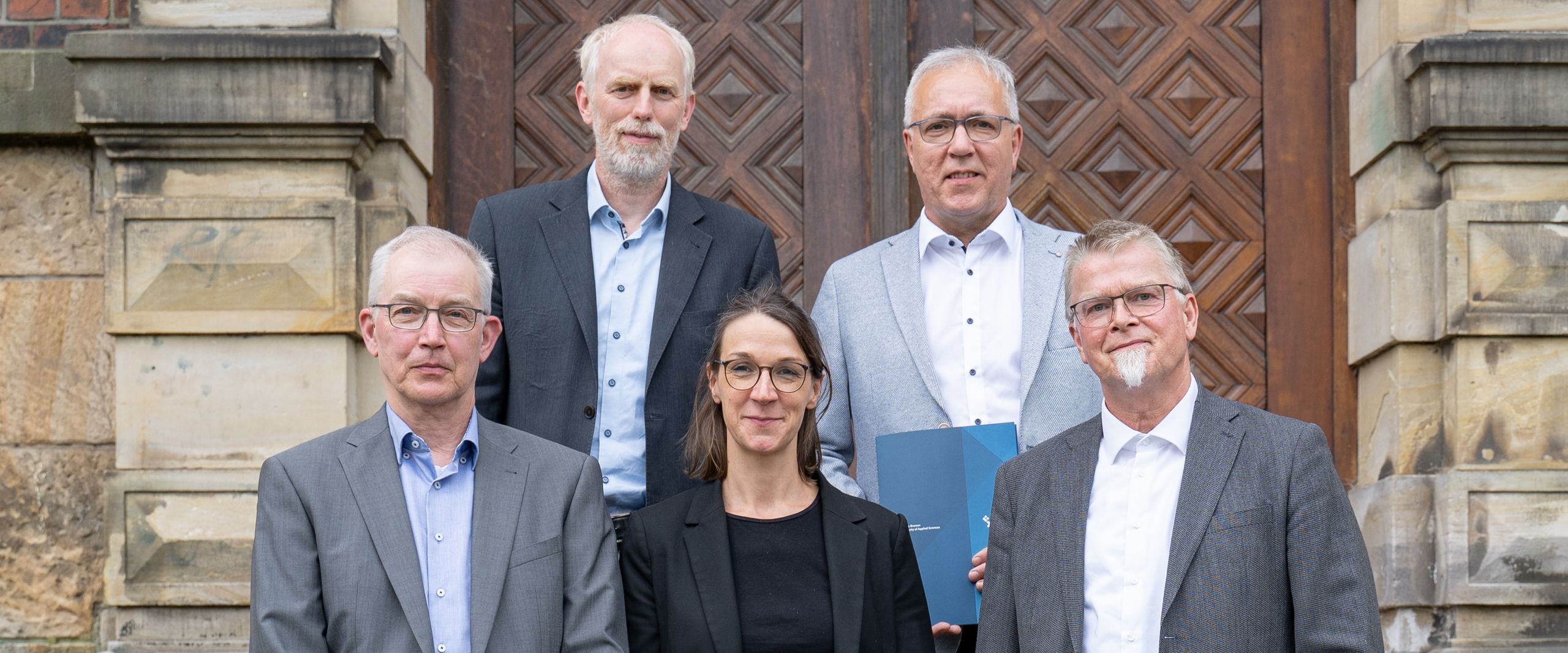 Kooperation HSB BBS Wildeshausen Gruppenbild mit Männern und Frauen