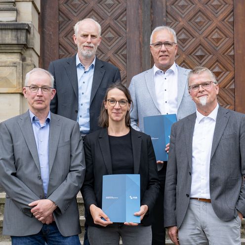 Gruppenbild mit M&auml;nnern und Frauen