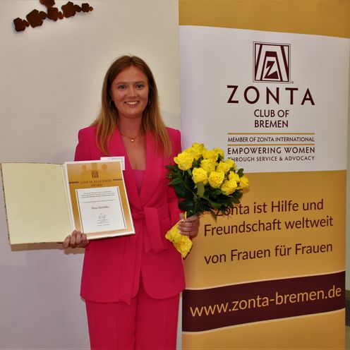 Sina Heidtke ist die Preistr&auml;gerin des Jane M. Klausman Women in Business Scholarship-Award 2024 des ZONTA Club Bremen 