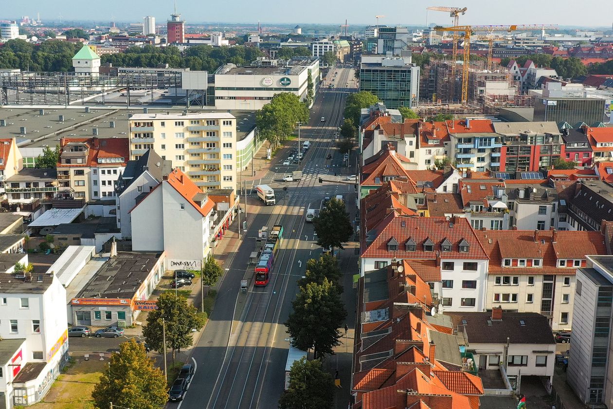 Luftaufnahme der Langemarckstraße in Richtung Innenstadt.