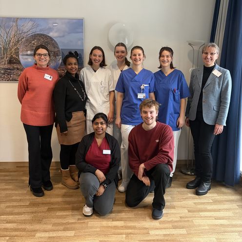 Gruppenbild mit M&auml;nnern und Frauen