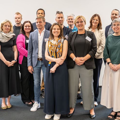 IGNITION-Konferenz Mai 2023 in Bremen Gruppenbild mit Männern und Frauen