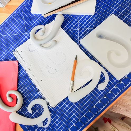 Sextoy-Prototypen des Startups Custom Climax auf einer Werkbank 