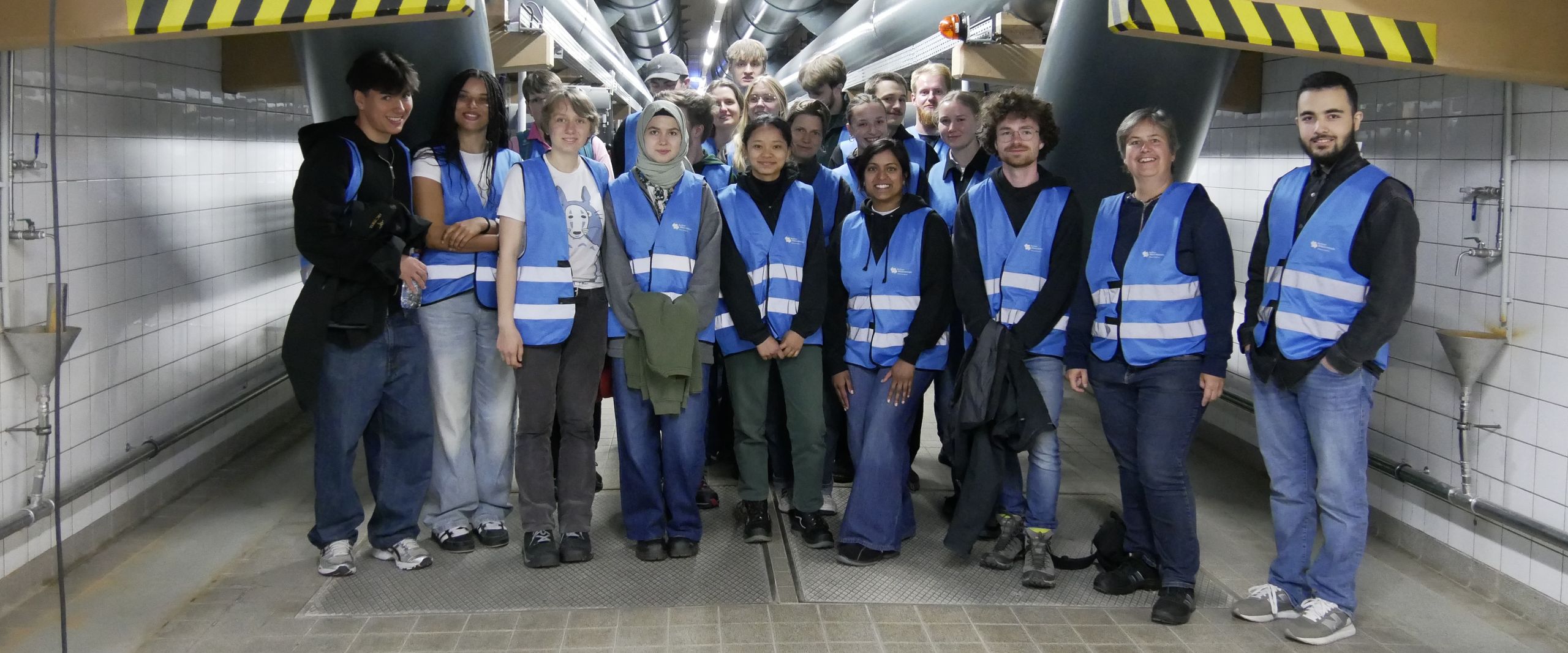 Gruppenbild der ISU-Studierenden im Wasserwerk Beelitzhof. Foto: Dörte Albers (Berliner Wasserbetriebe)