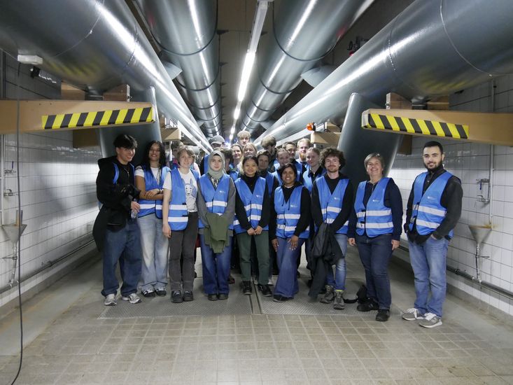 Gruppenbild der ISU-Studierenden im Wasserwerk Beelitzhof. Foto: Dörte Albers (Berliner Wasserbetriebe)