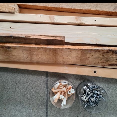 Materialsuche - RE.MATERIAL -offenes Atelier f&uuml;r ressourcenschonendes, nachhaltiges und kreislauforientiertes Bauen. Abbildungen: Jule Immel, Louisa Br&uuml;ssermann, Nina M&ouml;llering, Leon Falke