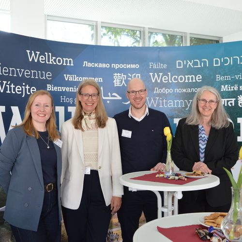 Das Bild zeigt Prof. Dr. Martina Harms mit anderen Teilnehmenden der Fachtagung. 