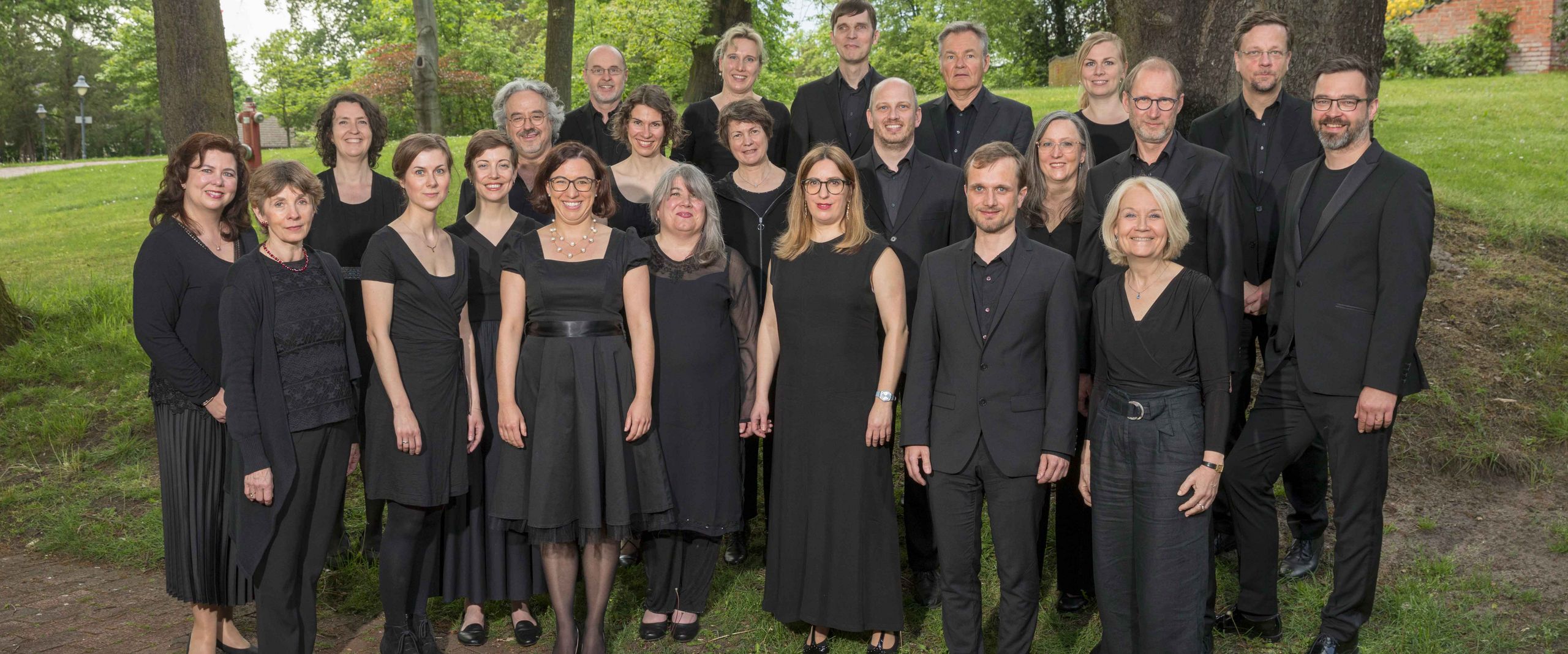 Gruppenbild InTon Kammerchor der HSB InTon Hochschulchor IntoNation im Grünen