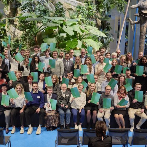 Gruppenbild mit M&auml;nnern und Frauen