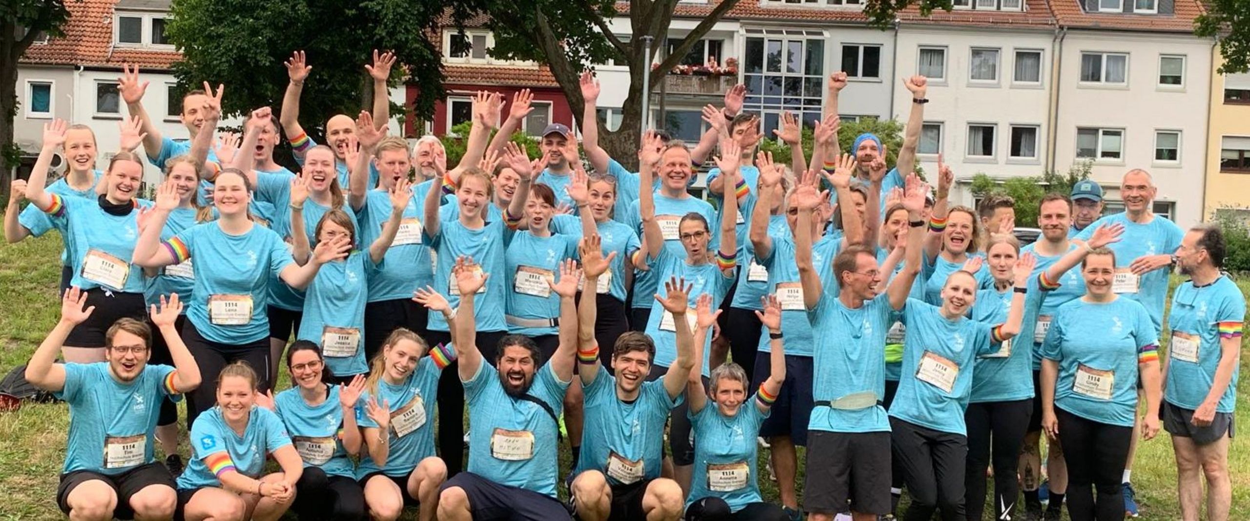 Team der Hochschule Bremen beim Firmenlauf Spätschicht bestehend aus Studierenden, Mitarbeitenden und Professorinnen und Professoren der HSB.