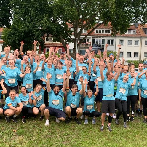 Team der Hochschule Bremen beim Firmenlauf Sp&auml;tschicht bestehend aus Studierenden, Mitarbeitenden und Professorinnen und Professoren der HSB.