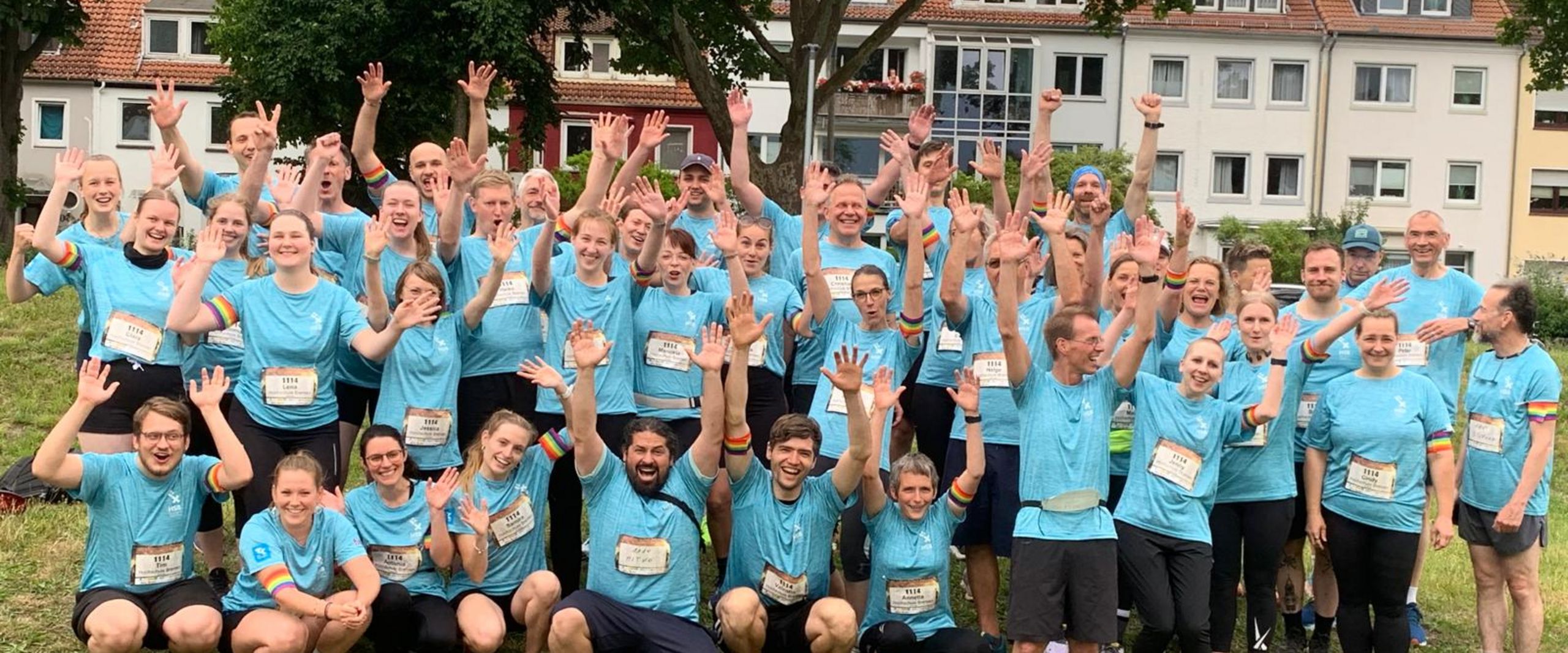 Team der Hochschule Bremen beim Firmenlauf Sp&auml;tschicht bestehend aus Studierenden, Mitarbeitenden und Professorinnen und Professoren der HSB.