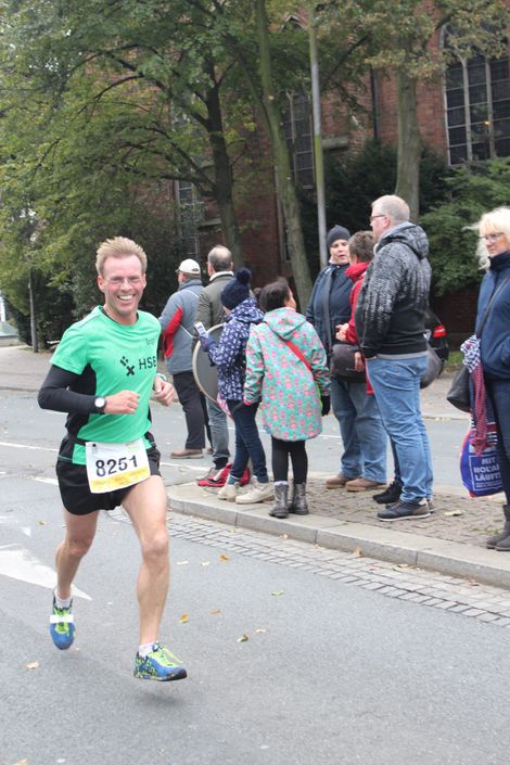 L&auml;ufer:innen beim Marathon in Bremen.