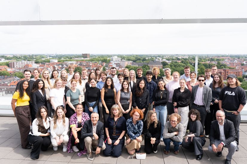 Gruppenfoto auf dem Dachgeschoss des AB-Gebäudes@Jessica Ammann