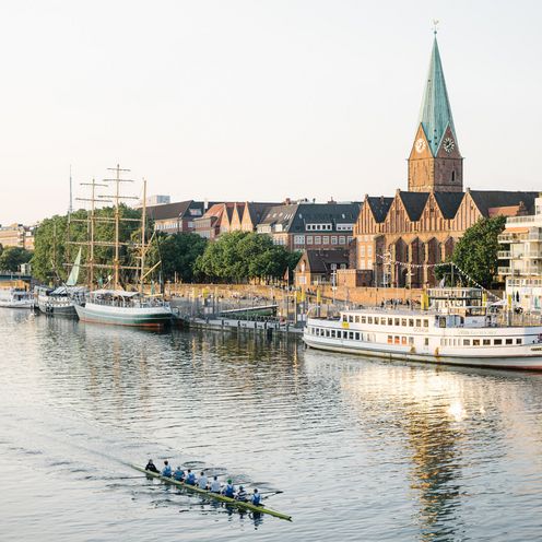 Ruderboot auf der Weser an der Bremer Schlachte 