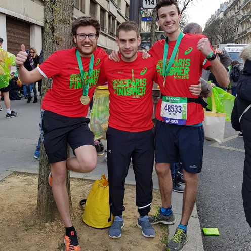 Ein Gruppenbild von 3 L&auml;ufern.