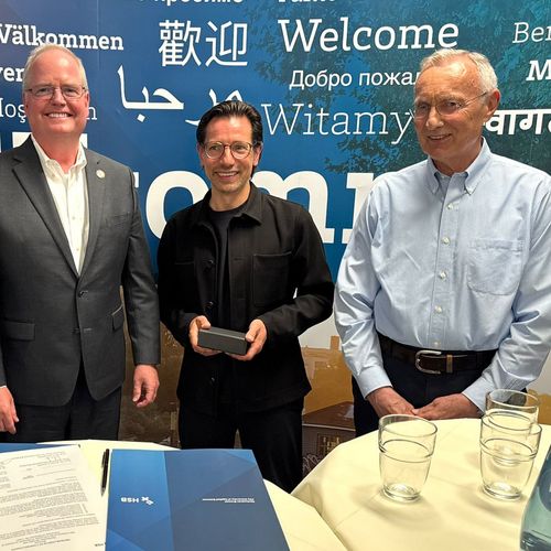 Das Bild zeigt Professoren und Professorinnen der HSB und G&auml;ste beim Transatlantic Forum.