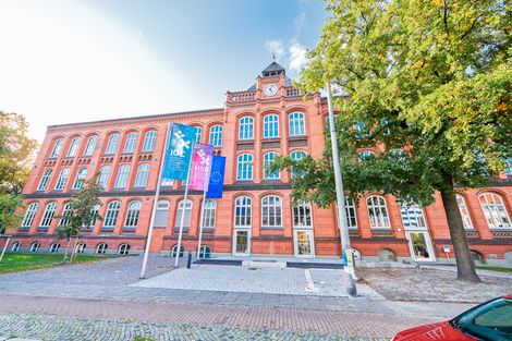 Das historische L-Geb&auml;ude im ehemaligen Ortsamt auf dem Campus Neustadtswall.