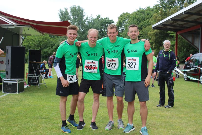 Ein weiteres Gruppenbild von 4 L&auml;ufern.